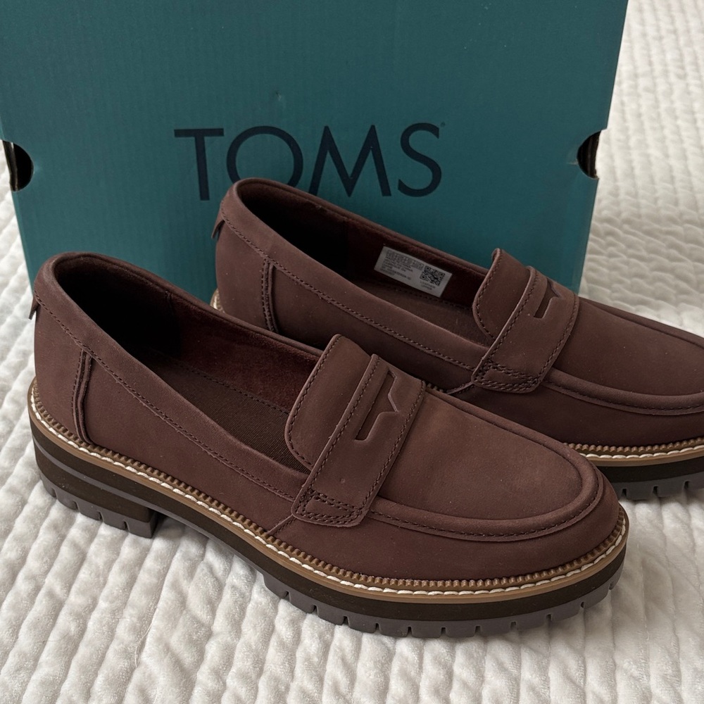TOMS Cara Loafer in Oak Brown Leather